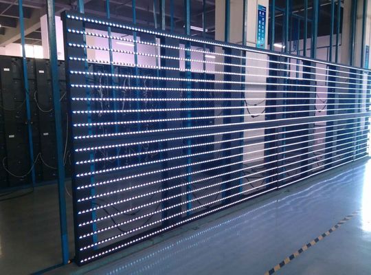 Przejrzysty ekran LED z oknami rozmiar panelu 1000 mm ekran LED 32768 kropek/M2 Gęstość pikseli