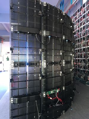 250x500mm Rozmiar modułu Ekran LED zewnętrzny P10.42 Idealny do instalacji stałych na zewnątrz