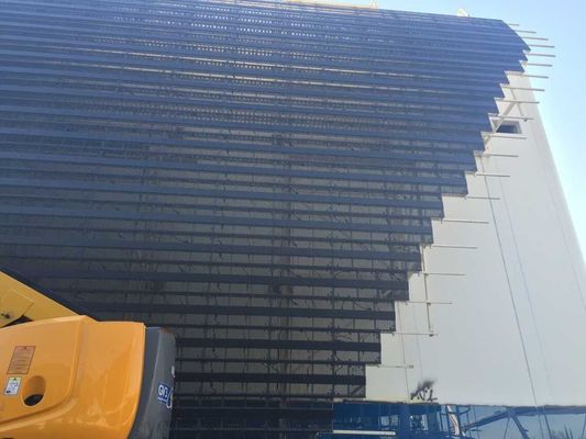 Przejrzysty 60% P7.9-10.4\P15.625mm Ekran reklamowy LED z widocznością przez szkło dla centrów handlowych