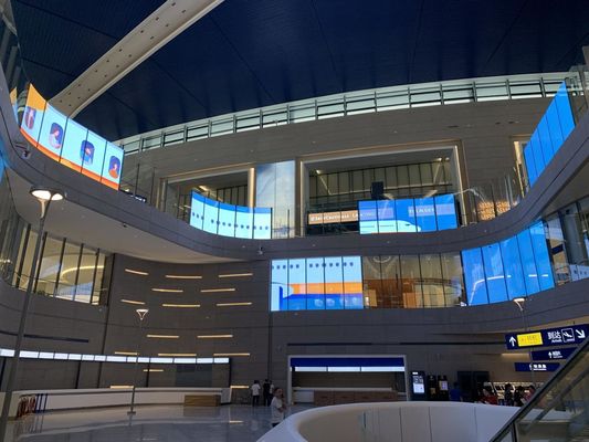 Wnętrze P7.8 Przejrzysty wyświetlacz LED cyfrowy LED Video Mesh Dostosowywalny