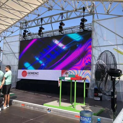 Najnowszy ekran LED do wynajmu na zewnątrz P1.5625 P1.953 P2.6 Mm 7680 Hz Panel Skrzywiony ekran do występów scenicznych i maszyn reklamowych na zewnątrz