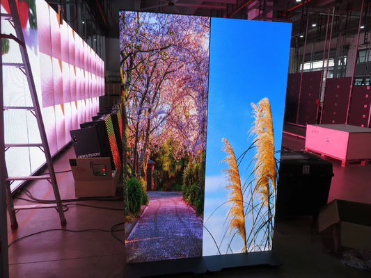 GOB P1.5 P1.8 P2 Wnętrze Led Plakat Ekran do banerów Przenośny Led Video Wall z kółkami do sklepu wystawienniczego