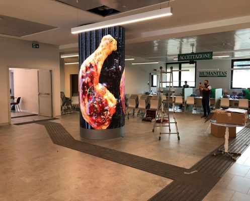 Personalizowany pełnokolorowy cylindryczny wyświetlacz LED P1.8mm do panelów wewnętrznych Wielkość 240 * 120mm