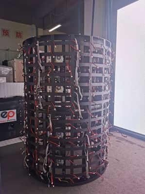 Personalizowany pełnokolorowy cylindryczny wyświetlacz LED P1.8mm do panelów wewnętrznych Wielkość 240 * 120mm