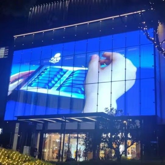 Przejrzysty ekran LED z oknami rozmiar panelu 1000 mm ekran LED 32768 kropek/M2 Gęstość pikseli