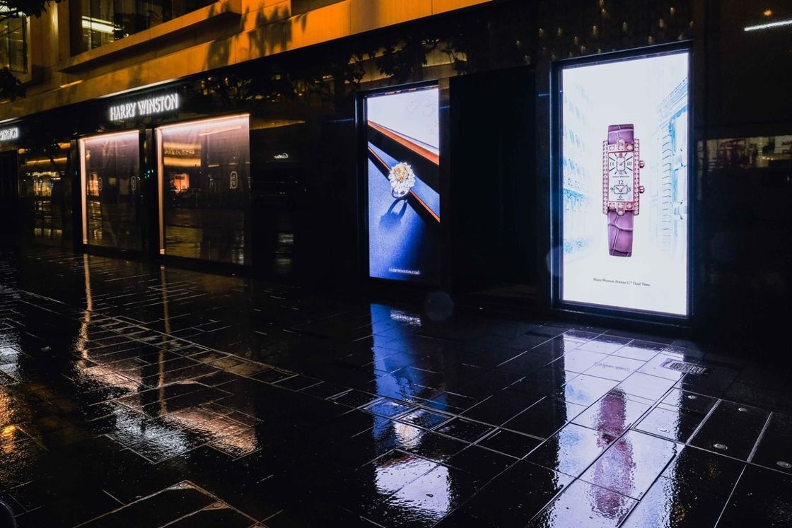 GA Series P4 Poster Led Display W1366*H1920mm Rozmiar modułu 320*160mm IP65 Instalacja zewnętrzna 8000 nits