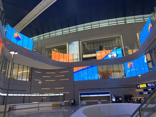 Wnętrze P7.8 Przejrzysty wyświetlacz LED cyfrowy LED Video Mesh Dostosowywalny