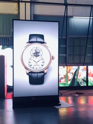 Dobra cena. Zewnętrzny plakat LED IP65 wodoodporny 2-4K o wysokiej rozdzielczości z jasnością 5500-6500 nitów do wyświetlania reklam w Internecie
