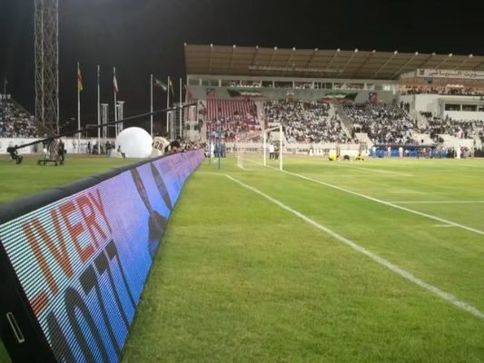 Dobra cena. Wodoodporny wyświetlacz LED na obwodzie stadionu P10mm HD do wydarzeń sportowych w piłce nożnej w Internecie